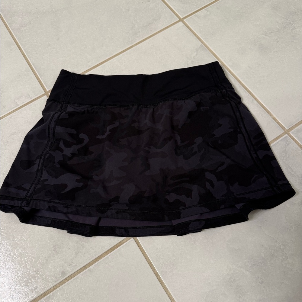 Lululemon black camo pace rival skirt size 2